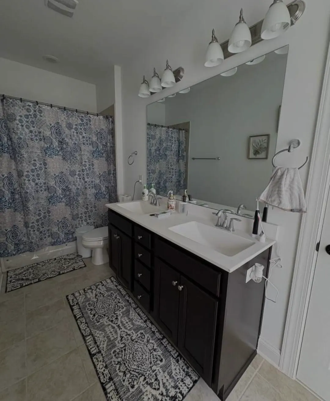 A clean, tidy bathroom after a house cleaning by Y&M Cleaning Solutions
